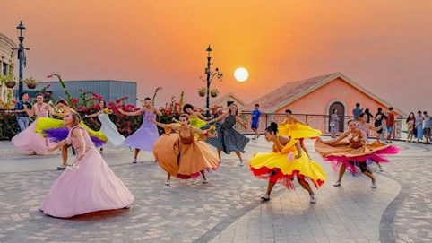 Điều gì khiến “phở Capella”, “hoàng hôn Phú Quốc” nhận hàng vạn lượt thả tim của cộng đồng Tiktok?