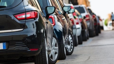 Lý do nên trả thẳng tay lái khi đỗ xe