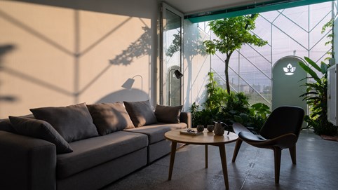 Căn nhà 72 m2 tạo cảm giác cứ 'tan ra, rộng rãi, xuyên suốt'