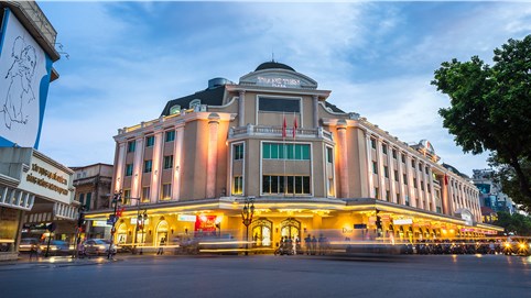 ‘Vua hàng hiệu’ Johnathan Hạnh Nguyễn mở cửa hàng miễn thuế dưới phố đầu tiên tại Hà Nội