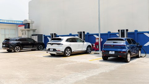 VinFast miễn phí sạc pin cho tất cả ô tô điện đến ngày 30/06/2027  