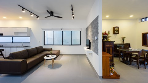 Cải tạo nhà mái ngói từ những năm 60 trở nên quyến rũ