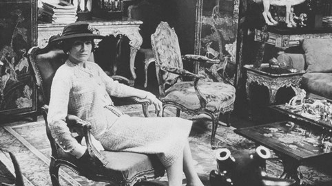 Những sự thực ít người biết về biểu tượng thời trang Coco Chanel