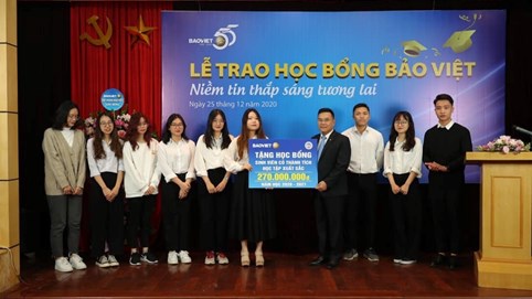 Học bổng “Bảo Việt - niềm tin thắp sáng tương lai” đồng hành cùng sinh viên trường Đại học Kinh tế Quốc dân