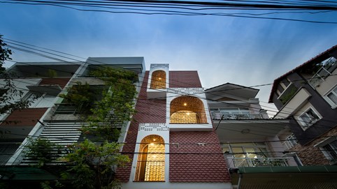 Phòng bếp và phòng ăn làm điểm nhấn cho ngôi nhà 4 tầng