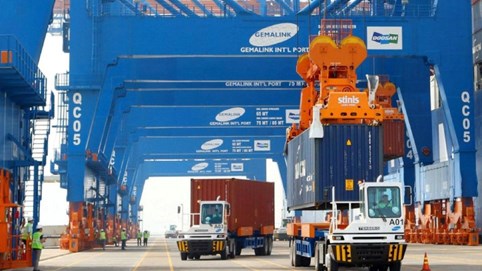 Kim ngạch xuất nhập khẩu chính thức cán dấu mốc mới