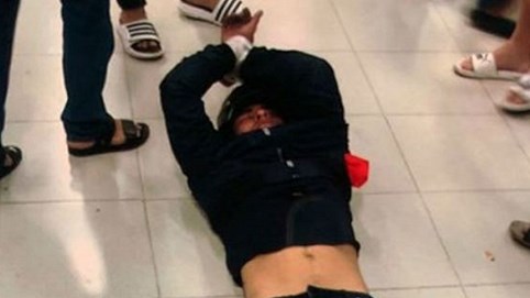 Gã bán gà xiên chém chết bố mẹ và bà nội