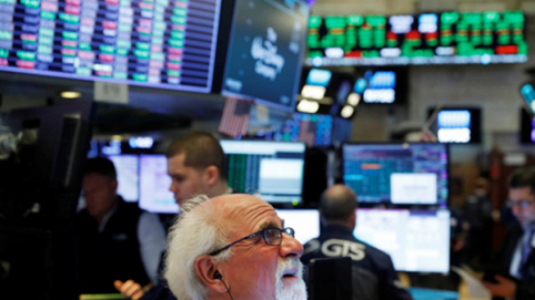 Dow Jones tăng 2%, Nasdaq giảm vì nhóm cổ phiếu Facebook, Amazon, Apple