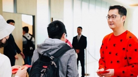 Lần đầu tiên trong gần 20 năm, tỷ phú giàu nhì Trung Quốc phá lệ không phát lì xì khiến nhân viên ngậm ngùi cay đắng
