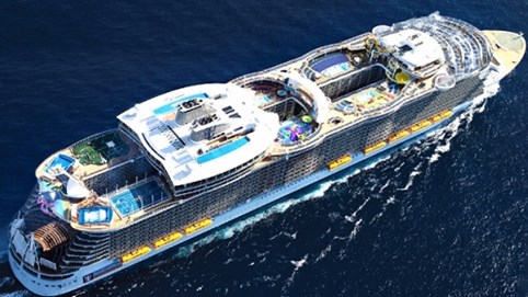 Bỏ 170.000 USD lên du thuyền lớn nhất thế giới và trải nghiệm leo núi, trượt ống, chơi zipline ngay trên thuyền
