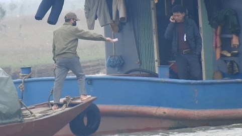 Hà Tĩnh: “Cát tặc” hoành hành trên sông La nhờ hóa đơn khống?