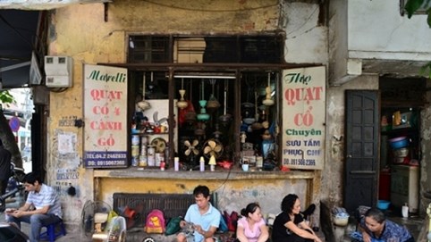 Hà Nội xưa qua những biển hiệu nhuốm màu thời gian