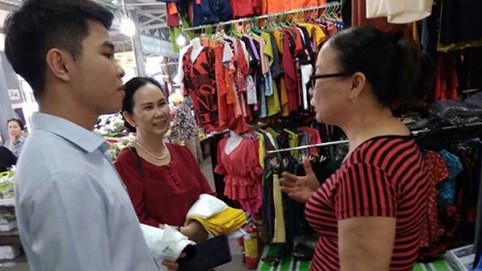 Đưa túi nylon tự hủy ra chợ