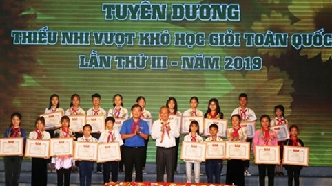 Những bông hoa đẹp trong phong trào thi đua 'dạy tốt, học tốt'