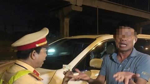 CSGT có được quyền yêu cầu người vi phạm xuất trình CMND?