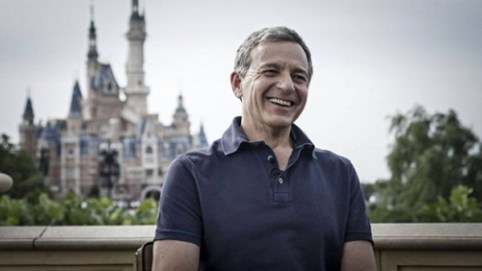 Câu chuyện cổ tích của CEO Disney: Kiếm tiền từ năm 13 tuổi bao gồm đi cạo bã cao su, phấn đấu để không “thất bại” như bố