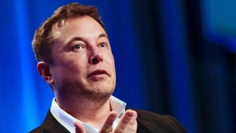 Tesla chi 1 triệu USD bảo vệ Elon Musk trước nguy cơ bị sa thải bởi các nhà đầu tư
