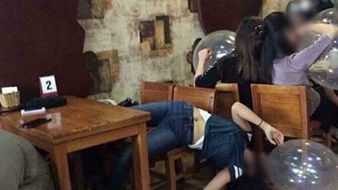 7 thanh niên tử vong ở đêm âm nhạc: Bóng cười tàn phá cơ thể như thế nào?