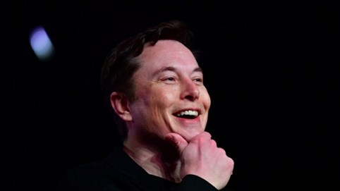 Trước khi thành tỷ phú ngông cuồng, ít ai biết Elon Musk từng làm công việc nguy hiểm đến tính mạng