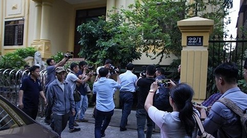 Nóng 24h qua: Ông Nguyễn Hữu Linh “chạy như bay” trốn phóng viên tại phiên xử kín