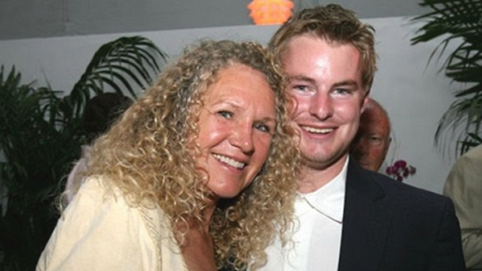 Tỷ phú trẻ thứ 3 nước Mỹ: Thừa kế 18 tỷ USD nhưng điều quý giá nhất mà anh có là tình yêu của mẹ giúp vượt qua bệnh ung thư