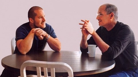 Chỉ cần một câu nói, Steve Jobs đã khiến Jony Ive thay đổi tư duy về cách sống