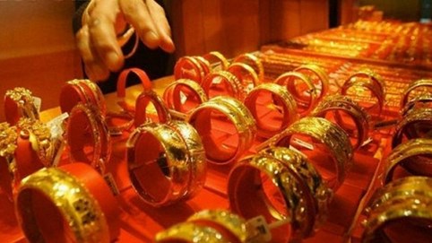 Giá vàng trong nước cao hơn thế giới gần 5,4 triệu đồng/lượng, tiền ẩn rủi ro
