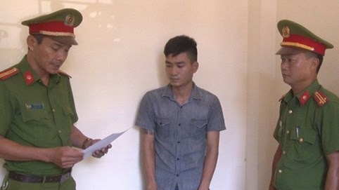 Làm giả giấy tờ mua bán 2 'xế hộp' để chiếm đoạt hàng trăm triệu đồng