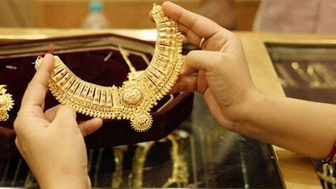 Giá vàng hôm nay 3/11: Vàng giảm giá, ngân hàng mua vào