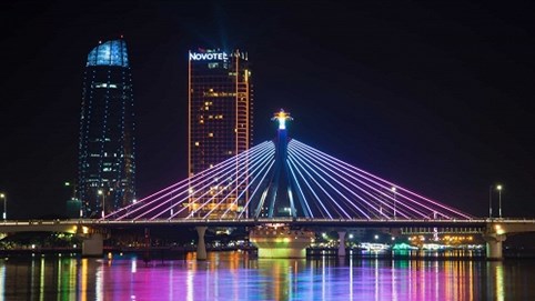 Thủ phủ miền Trung: Doanh nghiệp lữ hành “đỏ mắt” tìm chỗ chơi đêm cho khách