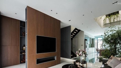 Ngôi nhà ống hai tầng rưỡi độc, lạ ở Quảng Ninh