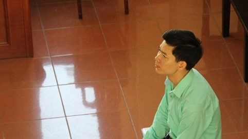 Bác sĩ Hoàng Công Lương bị cấm đi khỏi nơi cư trú