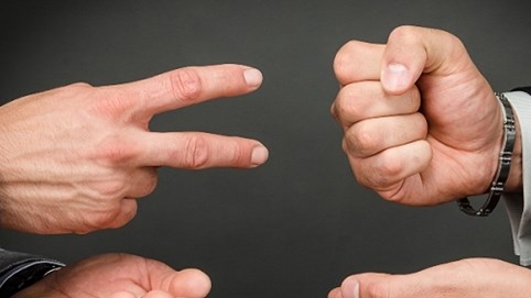 Hi hữu: Không biết trao bảo vật 20 triệu đô cho ai, chủ tịch bắt 2 đối tác... oẳn tù tì quyết định số phận