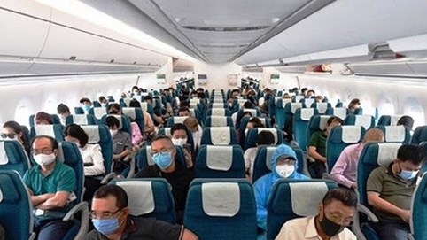 Từ hôm nay, đi máy bay không còn phải giãn cách