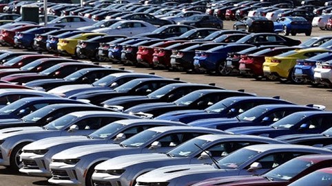 Tồn kho hàng chục nghìn chiếc, ô tô đại hạ giá hết năm