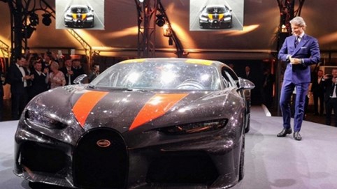 Bugatti mang Chiron Super Sport 300+ bụi bẩn, côn trùng đi triển lãm