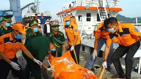 Nóng 24h qua: Tìm thấy 2 thi thể trong vụ tàu cá gặp nạn gần đảo Bạch Long Vĩ