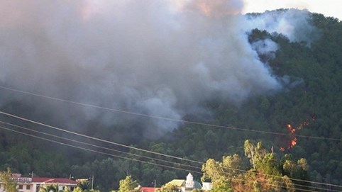 Nóng trong tuần: Chưa thể dập tắt vụ cháy rừng khủng khiếp đã 3 ngày ở Hà Tĩnh