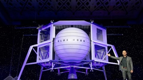 Tỷ phú giàu nhất thế giới muốn đưa người lên Mặt Trăng