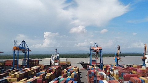 Việt Nam nhập siêu 678 triệu USD