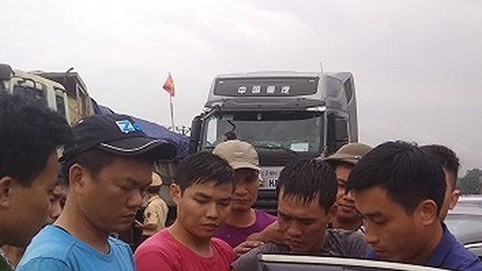 Vận chuyển gần 2 kg ma túy đá giấu trong hộp ô tô