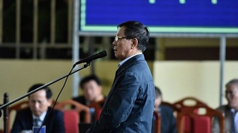 Ông Phan Văn Vĩnh khai mua đồng hồ Rolex tiền tỷ bằng tiền bán cây cảnh