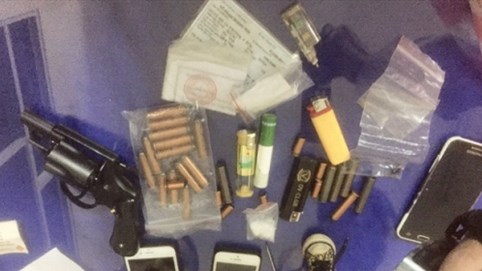 Mang súng và ma tuý “dạo Tết”, bị cảnh sát tóm gọn