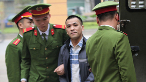 Luật sư vụ án chạy thận 9 người chết nói 'thân chủ tôi không thể dùng lưỡi thử hóa chất'