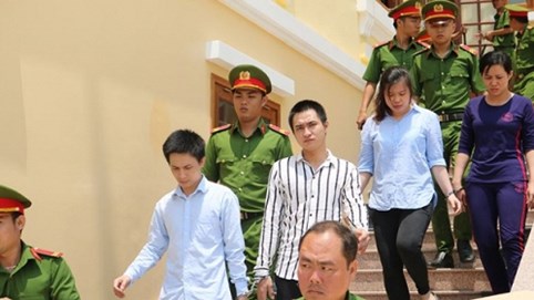 3 cặp đôi 'máy bay – phi công' rủ nhau bán hàng cấm rồi cùng vào tù