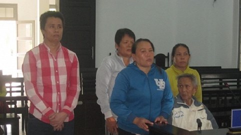 Bán đất khống, 5 người trong gia đình vướng lao lý