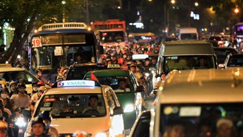 Trong 10 năm, dân số Việt Nam tăng 10 triệu người, chính thức cán mốc 96 triệu