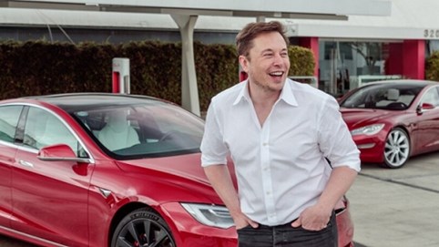 Elon Musk nhận ngay tin vui đầu năm mới: Tesla cán mốc vốn hoá 100 tỷ USD, CEO sắp được thưởng... 346 triệu USD