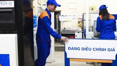 Xăng tăng gần 900 đồng/lít