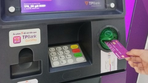Sớm chuyển đổi sang thẻ chip để không mất tiền trong ATM